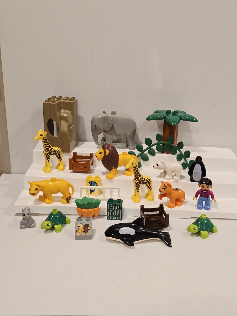 Lego Duplo Wild Animal Safari Zoo Aquarium Animal and Accessories Set